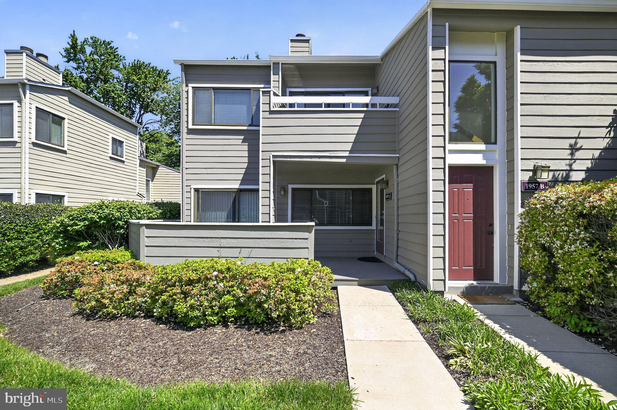1957 A Villaridge Drive Reston, VA 20191 - Photo 2 of 38