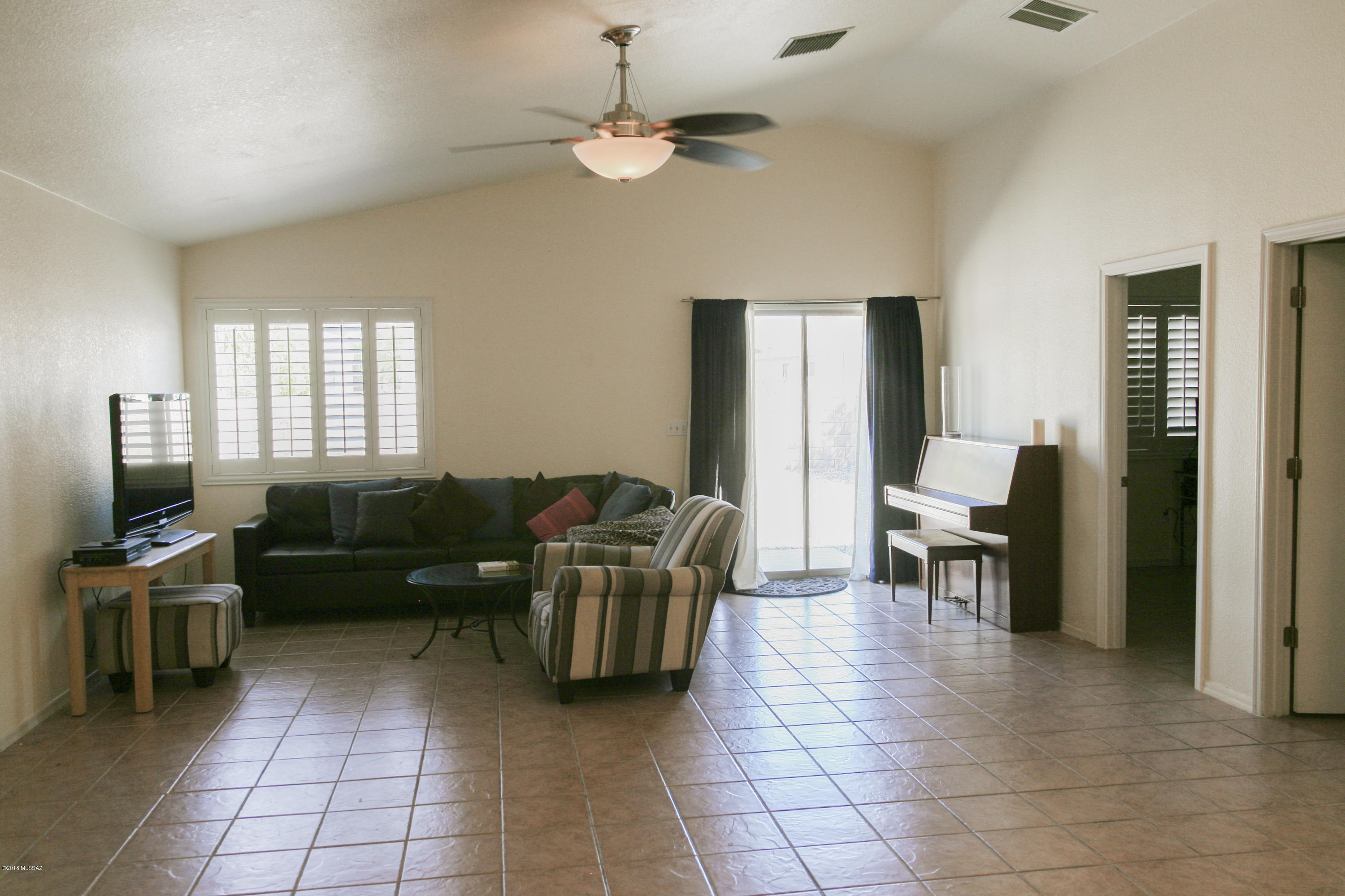 2422 West Rau River Road Tucson, AZ 85705 - Photo 2 of 18