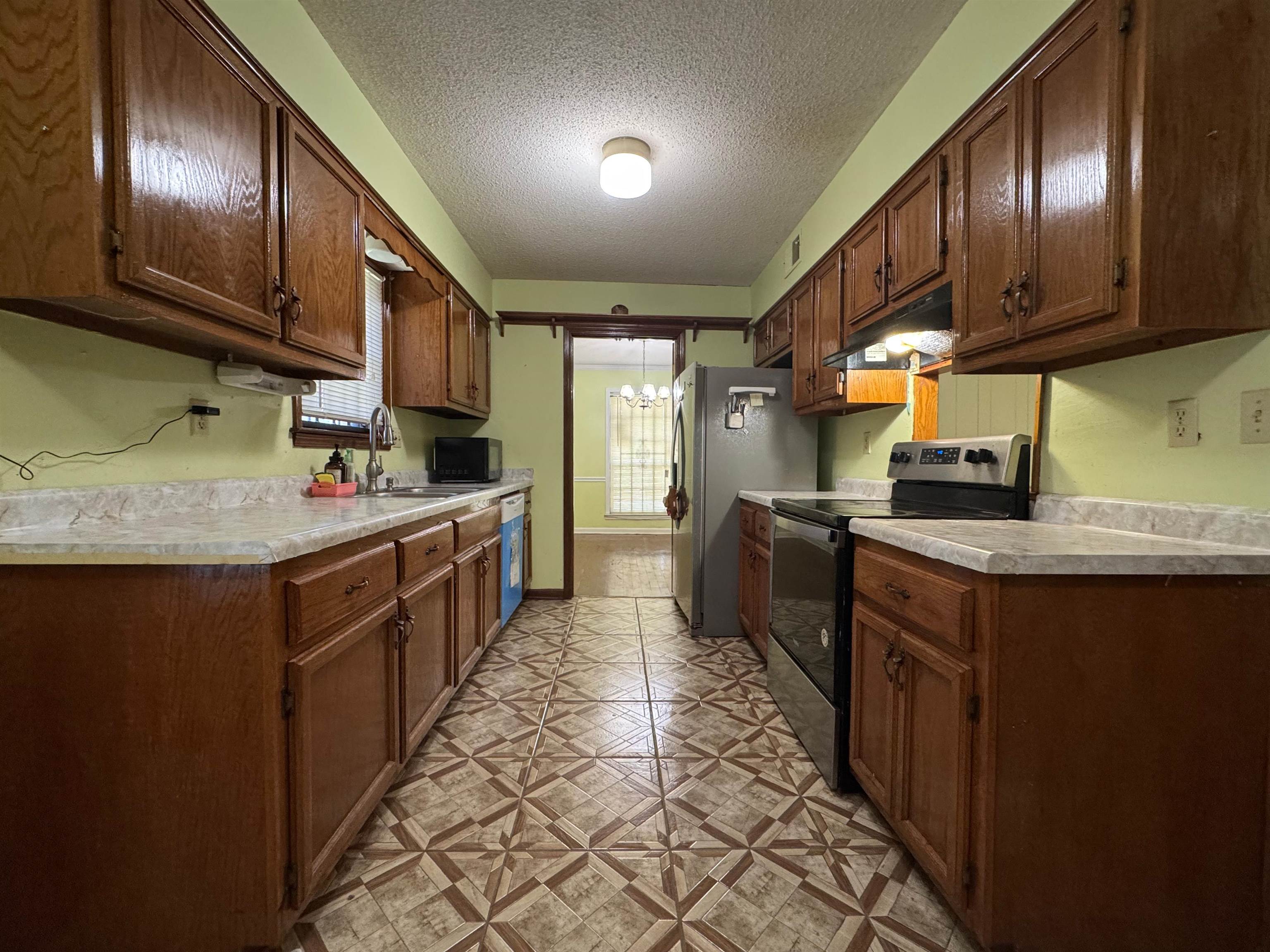 3213 Covington Pike Memphis, TN 38128 - Photo 11 of 17 a kitchen with stainless steel appliances granite countertop a sink stove and cabinets