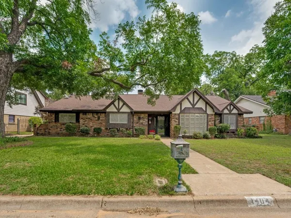 $382,000 | 1404 Paisley Drive, Arlington, TX 76015