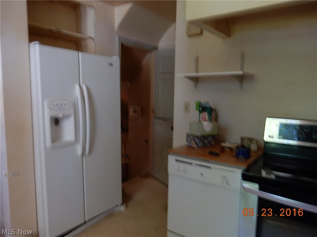 1007 Pennfield Road Cleveland, OH 44121 - Photo 6 of 16