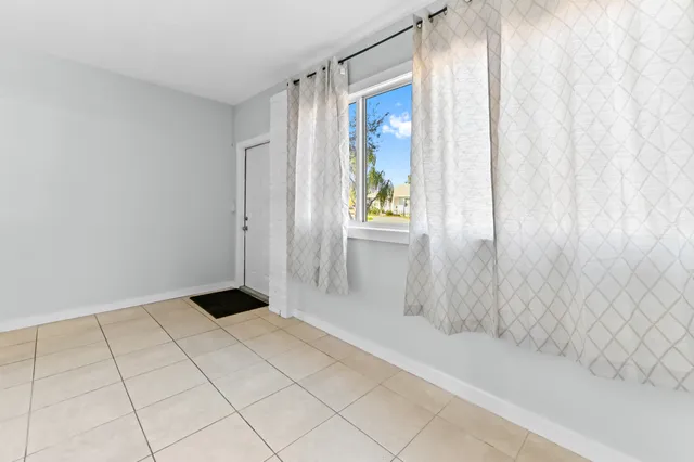 $549,900 | 332 West Mango Street, Unit 12, Lantana, FL 33462