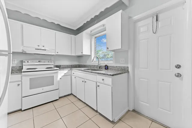 $549,900 | 332 West Mango Street, Unit 12, Lantana, FL 33462