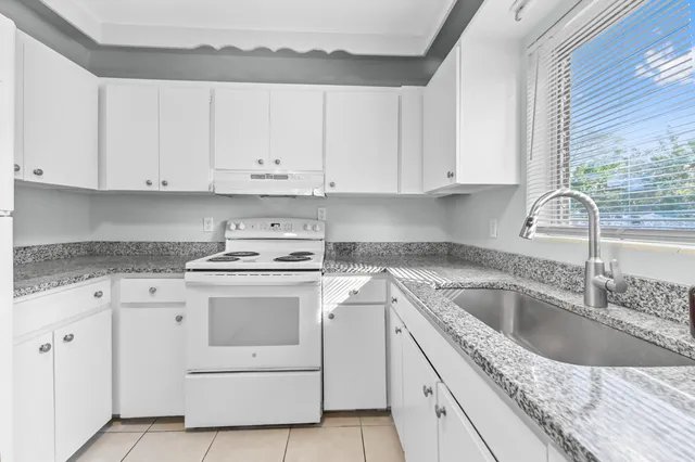 $549,900 | 332 West Mango Street, Unit 12, Lantana, FL 33462