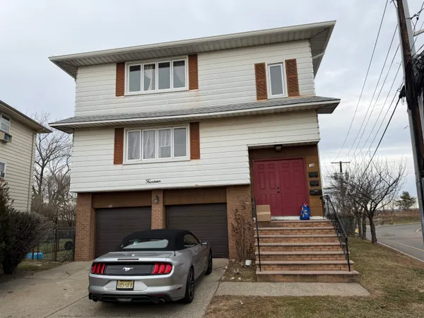 $1,950 | 14 Acorn Road, Unit 1, Secaucus, NJ 07094