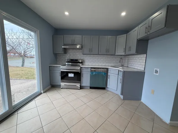 $1,950 | 14 Acorn Road, Unit 1, Secaucus, NJ 07094
