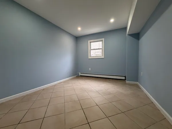 $1,950 | 14 Acorn Road, Unit 1, Secaucus, NJ 07094