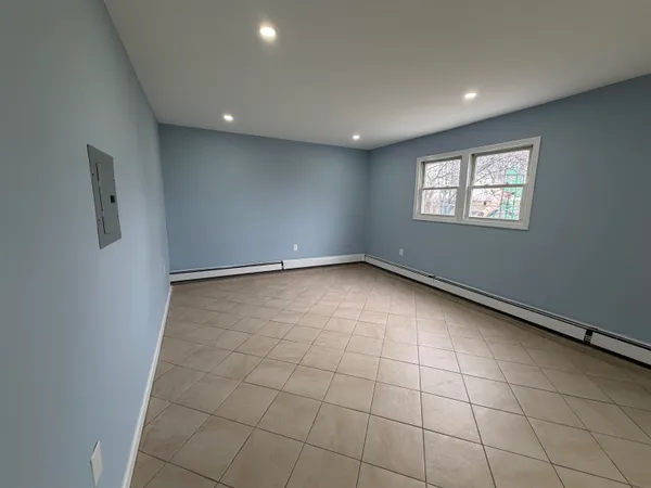 $1,950 | 14 Acorn Road, Unit 1, Secaucus, NJ 07094