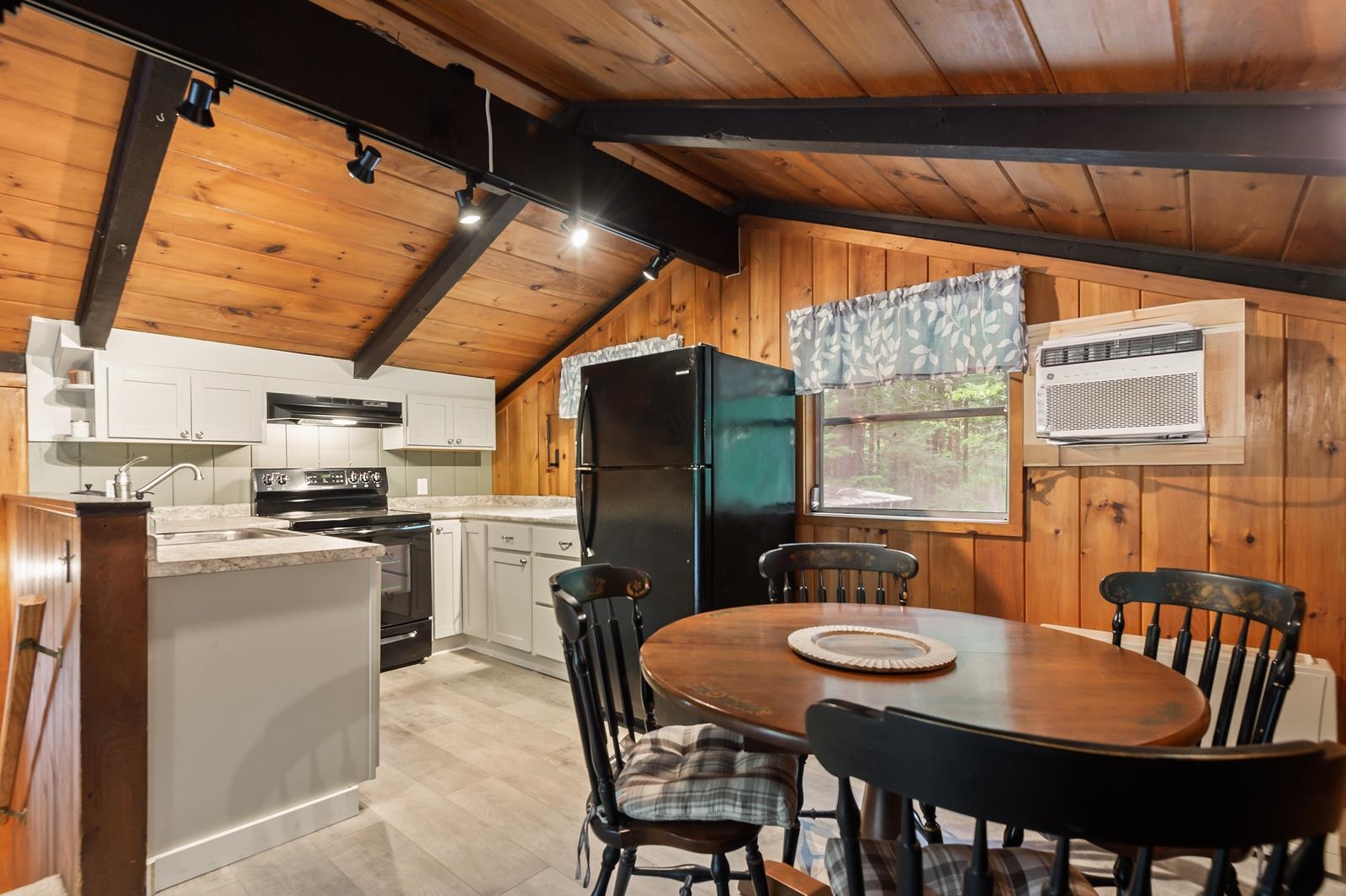 81 E Street Conway, NH 03818 - Photo 7 of 35