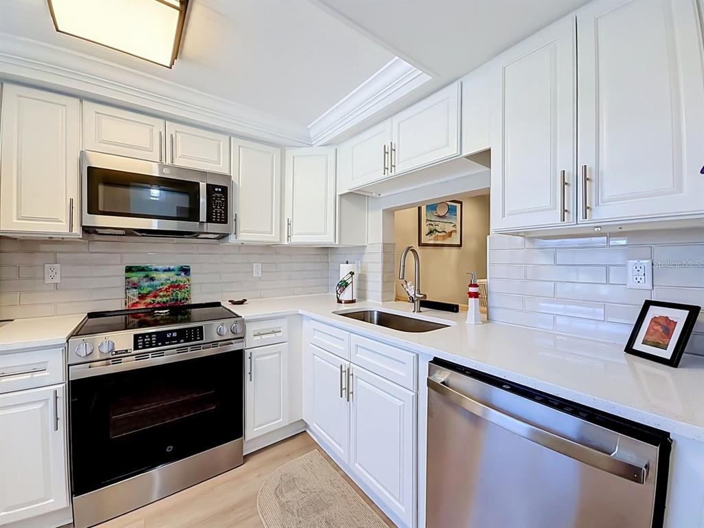 4142 Hampton Drive, Unit 4142 New Port Richey, FL 34652 - Photo 8 of 39