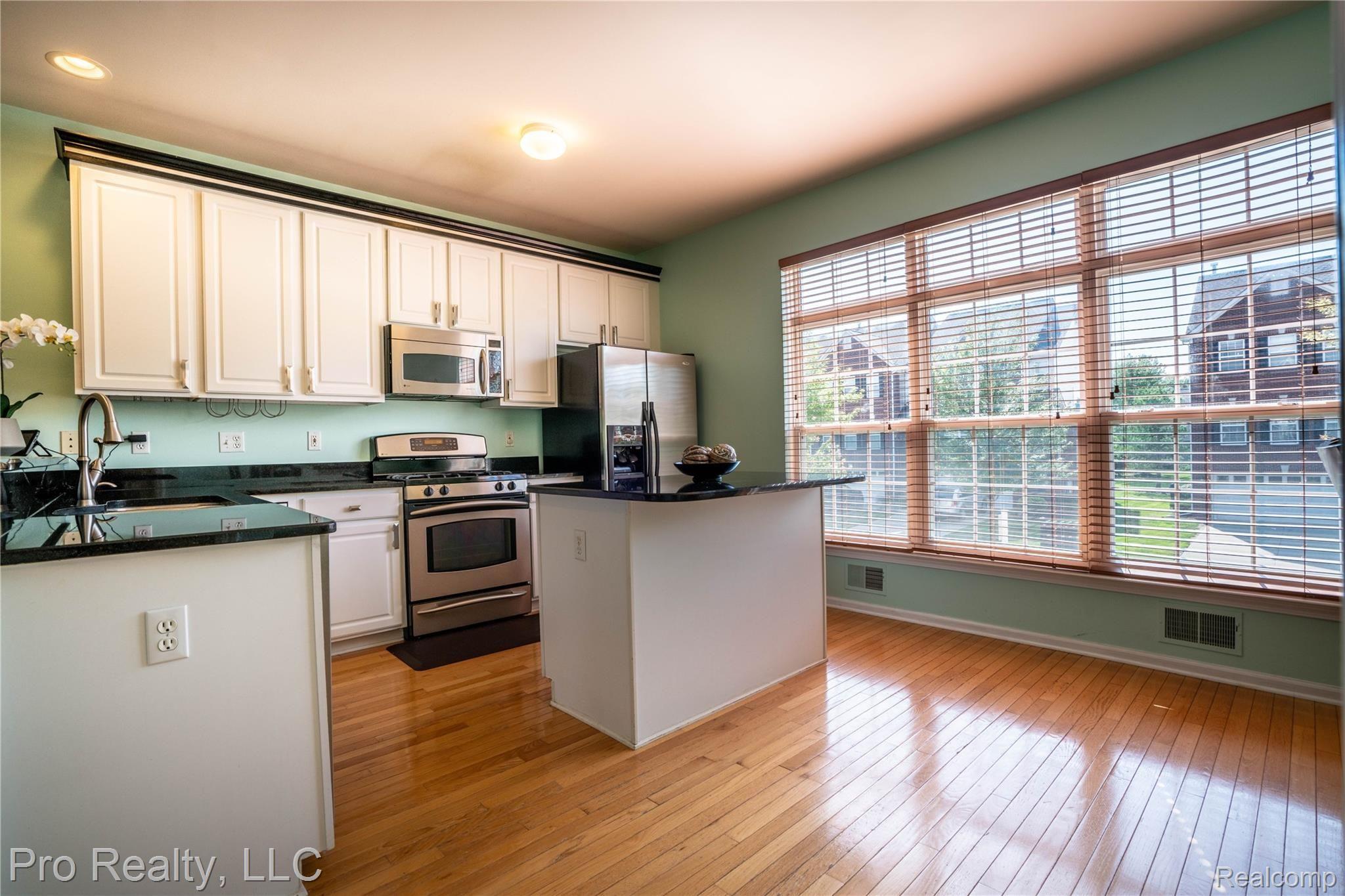 555 Cherry Orchard Road Canton, MI 48188 - Photo 4 of 23 555 Cherry-24.jpg