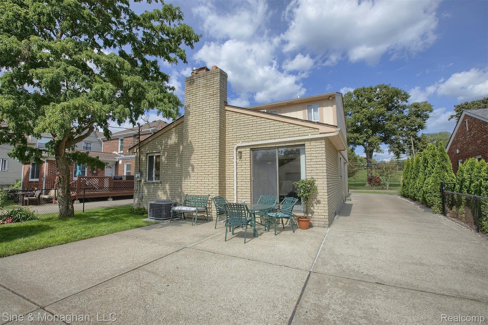 35 Vernier Road Grosse Pointe, MI 48236 - Photo 29 of 38 31-Rear 2nd View.jpg