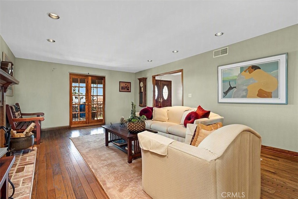 1746 Rudell Road Burbank, CA 91501 - Photo 11 of 34 Gallery Image 11
