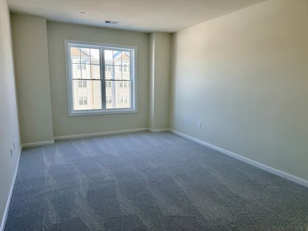 $2,600 | 2 Codman Way, Unit 302, Westborough, MA 01581