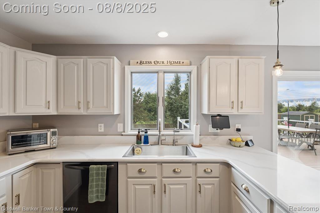 11670 Clyde Road Fenton, MI 48430 - Photo 15 of 68