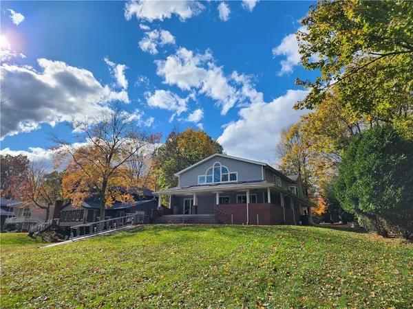 a view of a house with a yard