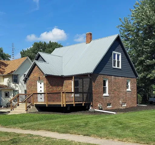 a view of a house with a big yard