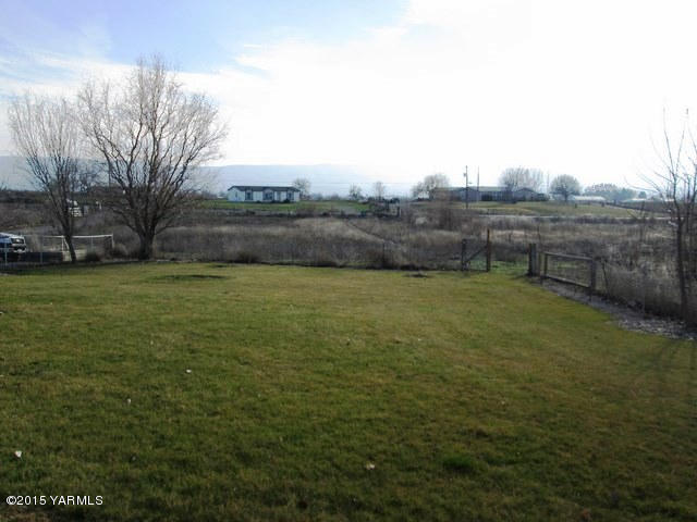 173401 West Johnson Road Grandview, WA 98930 - Photo 12 of 38 a view of a lake view