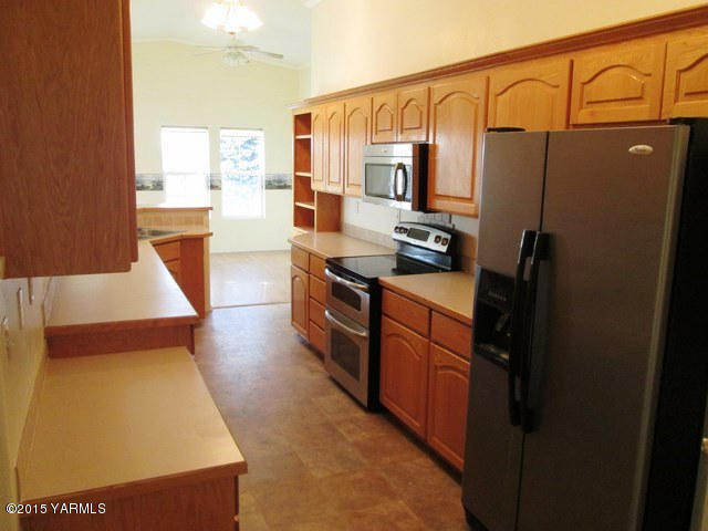 173401 West Johnson Road Grandview, WA 98930 - Photo 17 of 38 a kitchen with stainless steel appliances a refrigerator and a stove