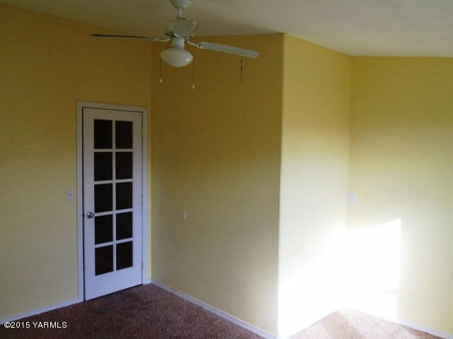 173401 West Johnson Road Grandview, WA 98930 - Photo 18 of 38 a view of empty room with windows