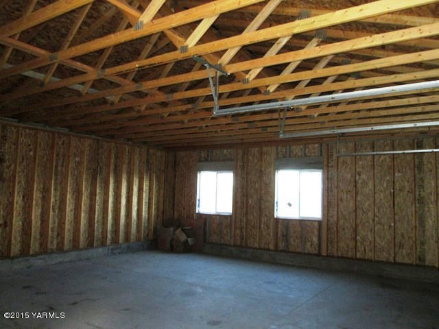 173401 West Johnson Road Grandview, WA 98930 - Photo 3 of 38 a view of a room with windows