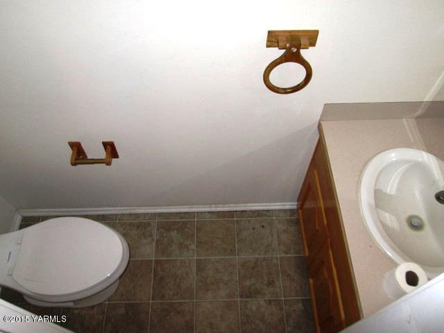 173401 West Johnson Road Grandview, WA 98930 - Photo 22 of 38 a bathroom with a toilet and a sink