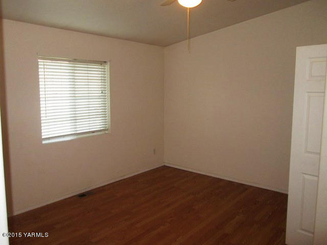173401 West Johnson Road Grandview, WA 98930 - Photo 26 of 38 an empty room with a window