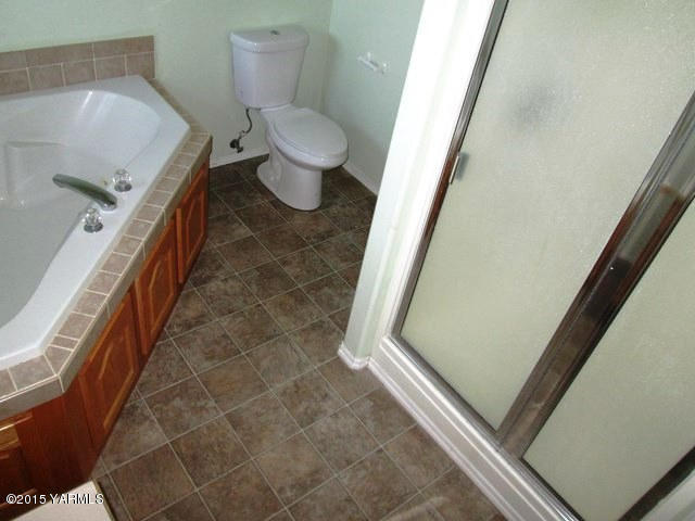 173401 West Johnson Road Grandview, WA 98930 - Photo 30 of 38 a bathroom with a sink and toilet