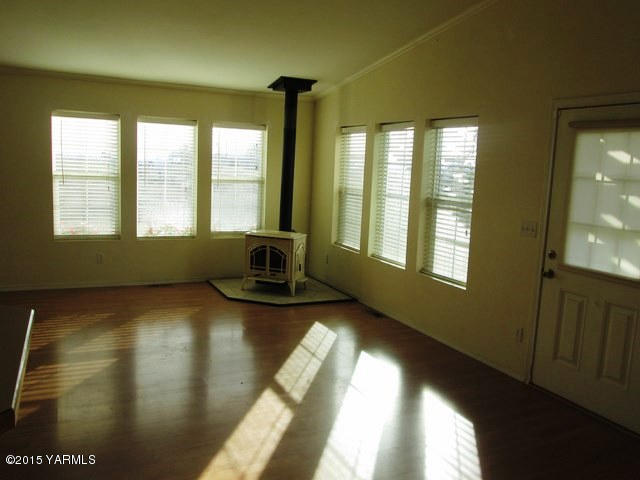 173401 West Johnson Road Grandview, WA 98930 - Photo 34 of 38 a view of an empty room and window