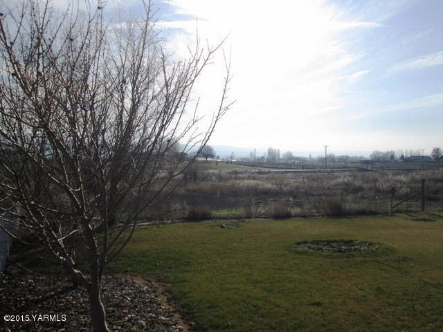 173401 West Johnson Road Grandview, WA 98930 - Photo 35 of 38 a view of lake with mountain