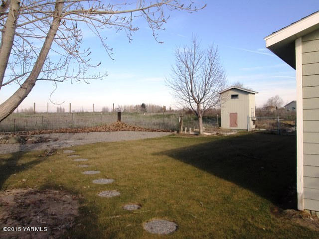 173401 West Johnson Road Grandview, WA 98930 - Photo 10 of 38