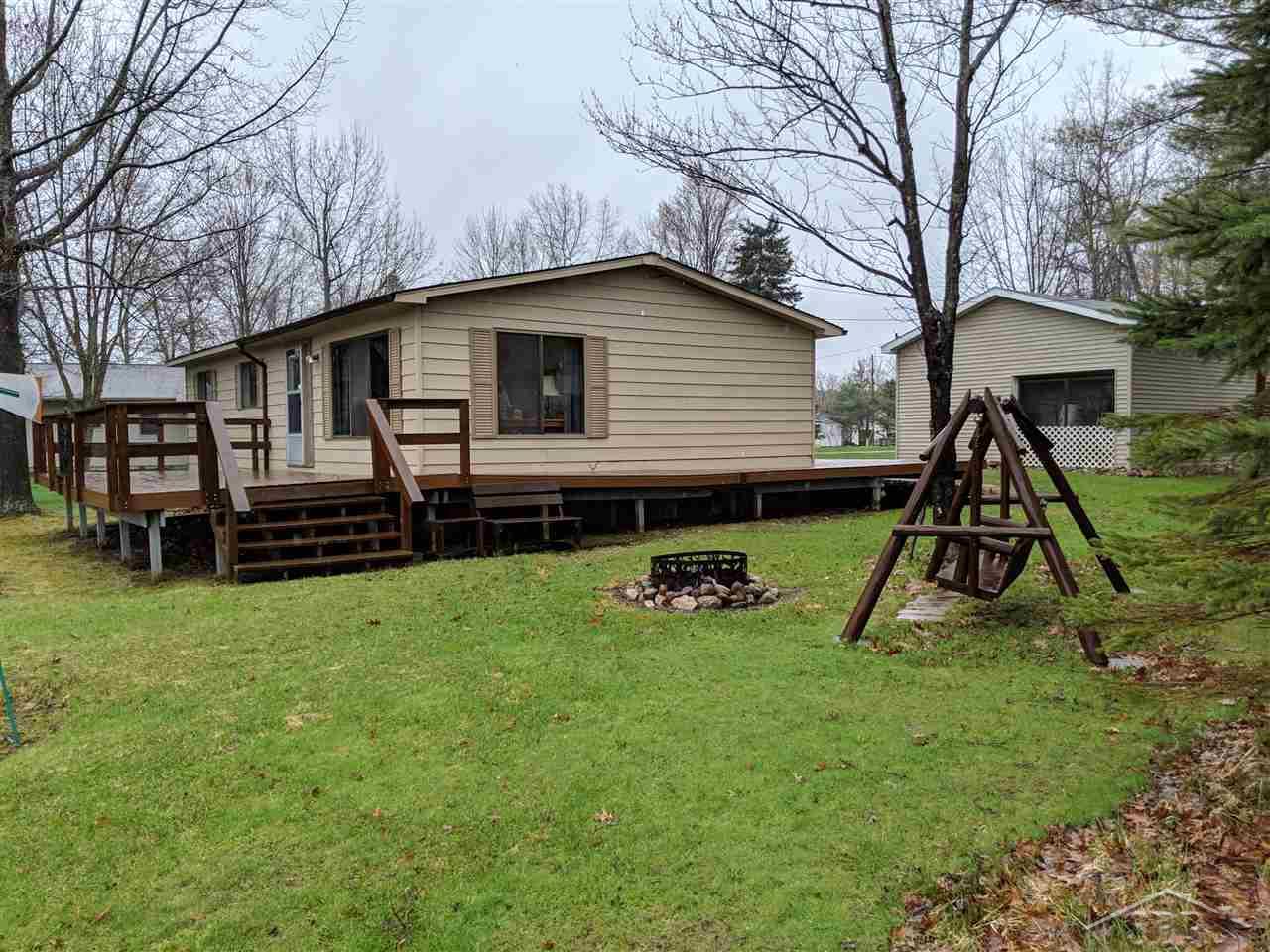 744 Rivers Terrace Gladwin, MI 48624 - Photo 31 of 34 31378441-30.JPG