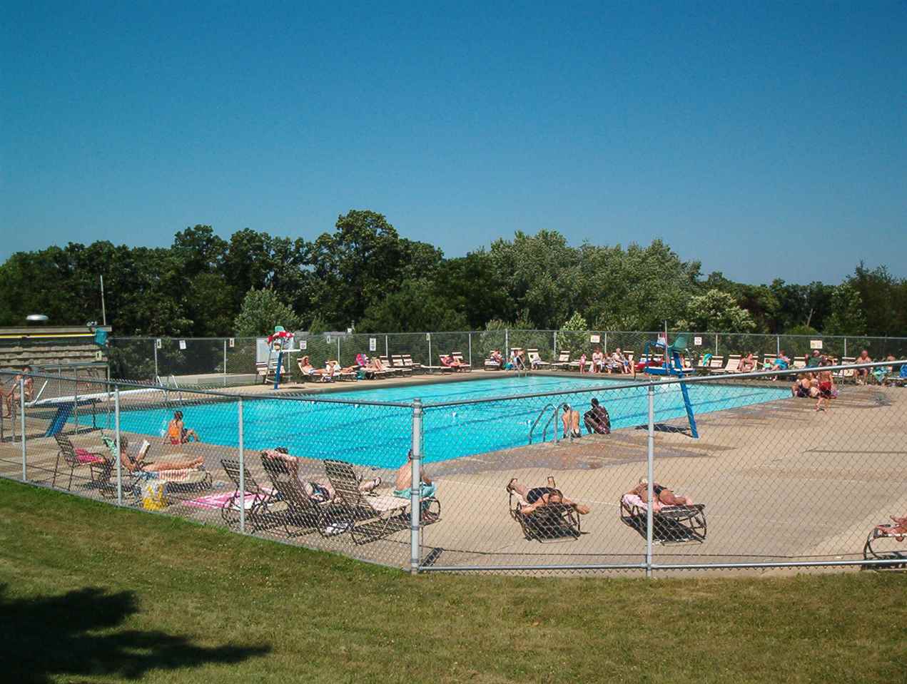 2064 Hillsdown Road Lake Summerset, IL 61019 - Photo 10 of 20 a view of a swimming pool with a yard