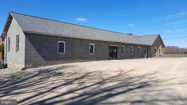 $1,900 | 7459 John Marshall Highway, Unit 2, Marshall, VA 20115