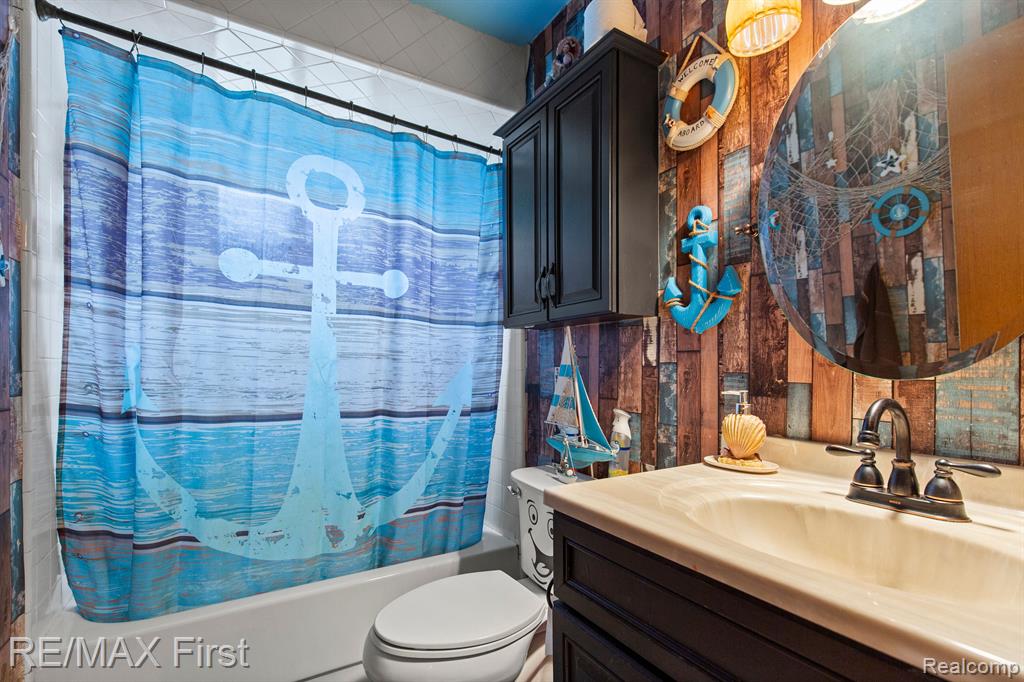17841 Edgefield Drive Clinton Township, MI 48035 - Photo 16 of 20 Gallery Image 16