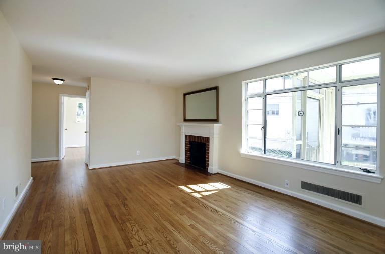 2701 Ross Road Chevy Chase, MD 20815 - Photo 14 of 22 Living Room