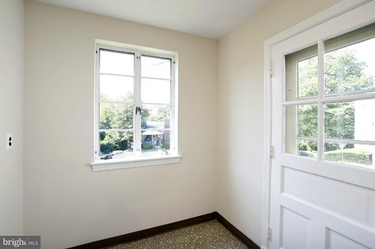 2701 Ross Road Chevy Chase, MD 20815 - Photo 8 of 22 Tablespace Area