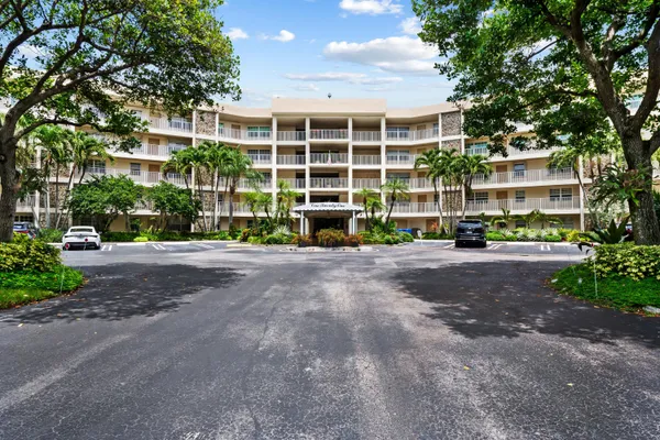 $265,000 | 800 Cypress Grove Drive, Unit 211, Pompano Beach, FL 33069