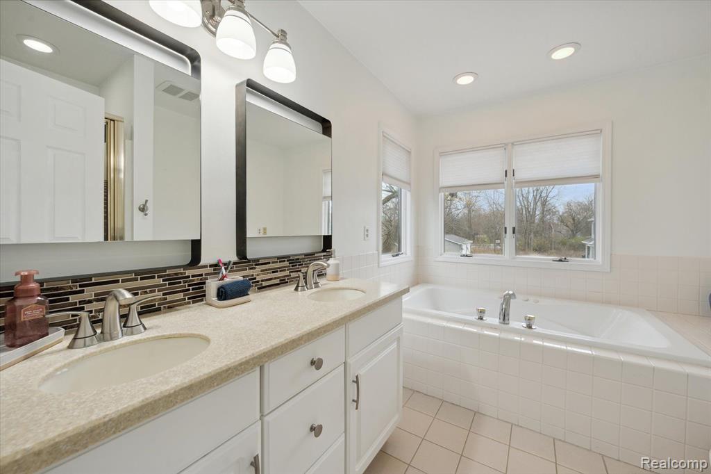 2279 Reid Road Grand Blanc, MI 48439 - Photo 11 of 18