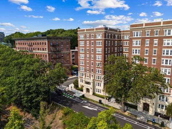 $3,250 | 1450-1454 Beacon Street, Unit 744, Brookline, MA 02446