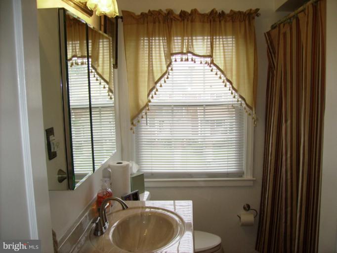 1323 Pentridge Road Baltimore, MD 21239 - Photo 14 of 17 Bath