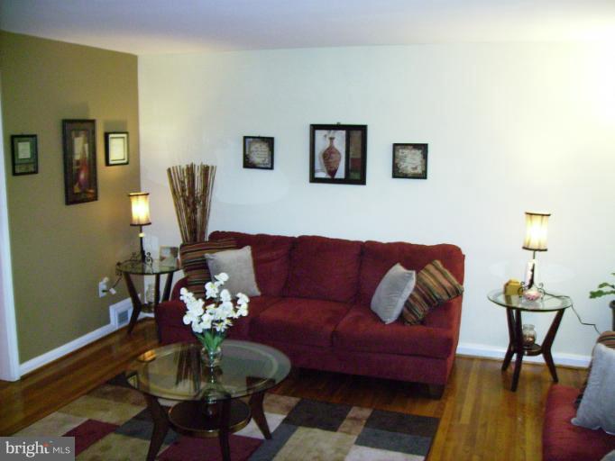 1323 Pentridge Road Baltimore, MD 21239 - Photo 3 of 17 Living Room