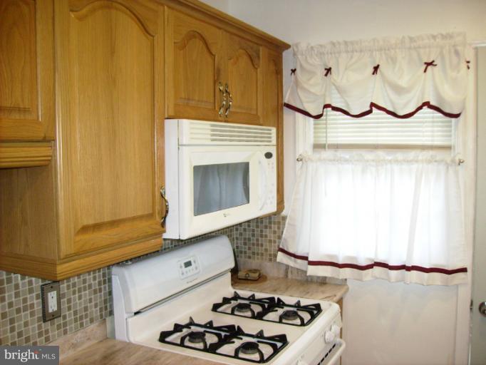 1323 Pentridge Road Baltimore, MD 21239 - Photo 9 of 17 Kitchen