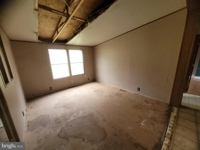 a view of empty room with windows