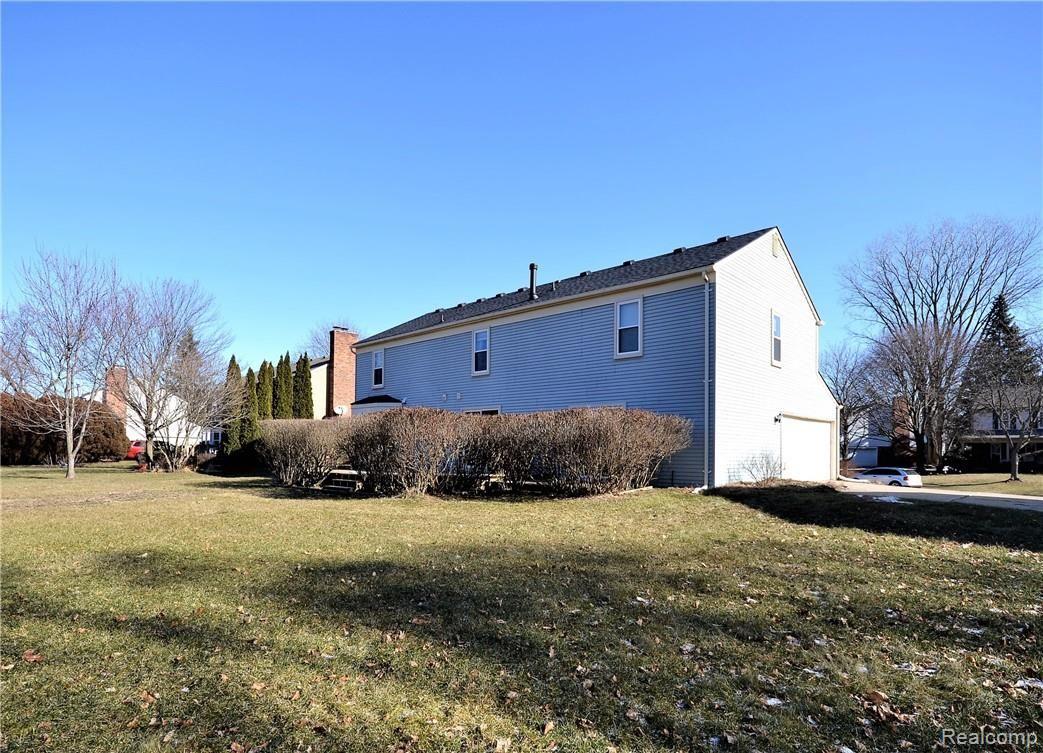 36104 Fredericksburg Road Farmington, MI 48331 - Photo 42 of 49 8 Exterior 5.JPG