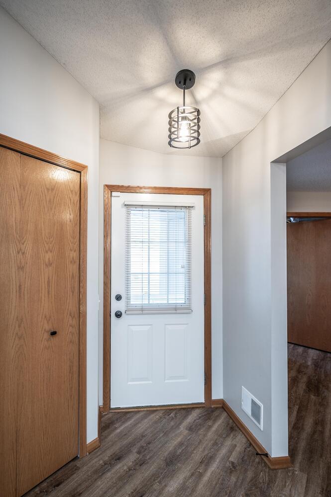 15664 Flackwood Way Apple Valley, MN 55124 - Photo 23 of 40