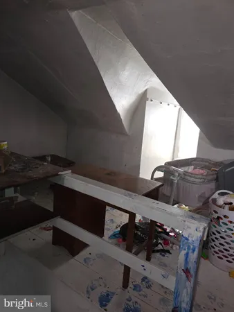 a view of entryway and kitchen