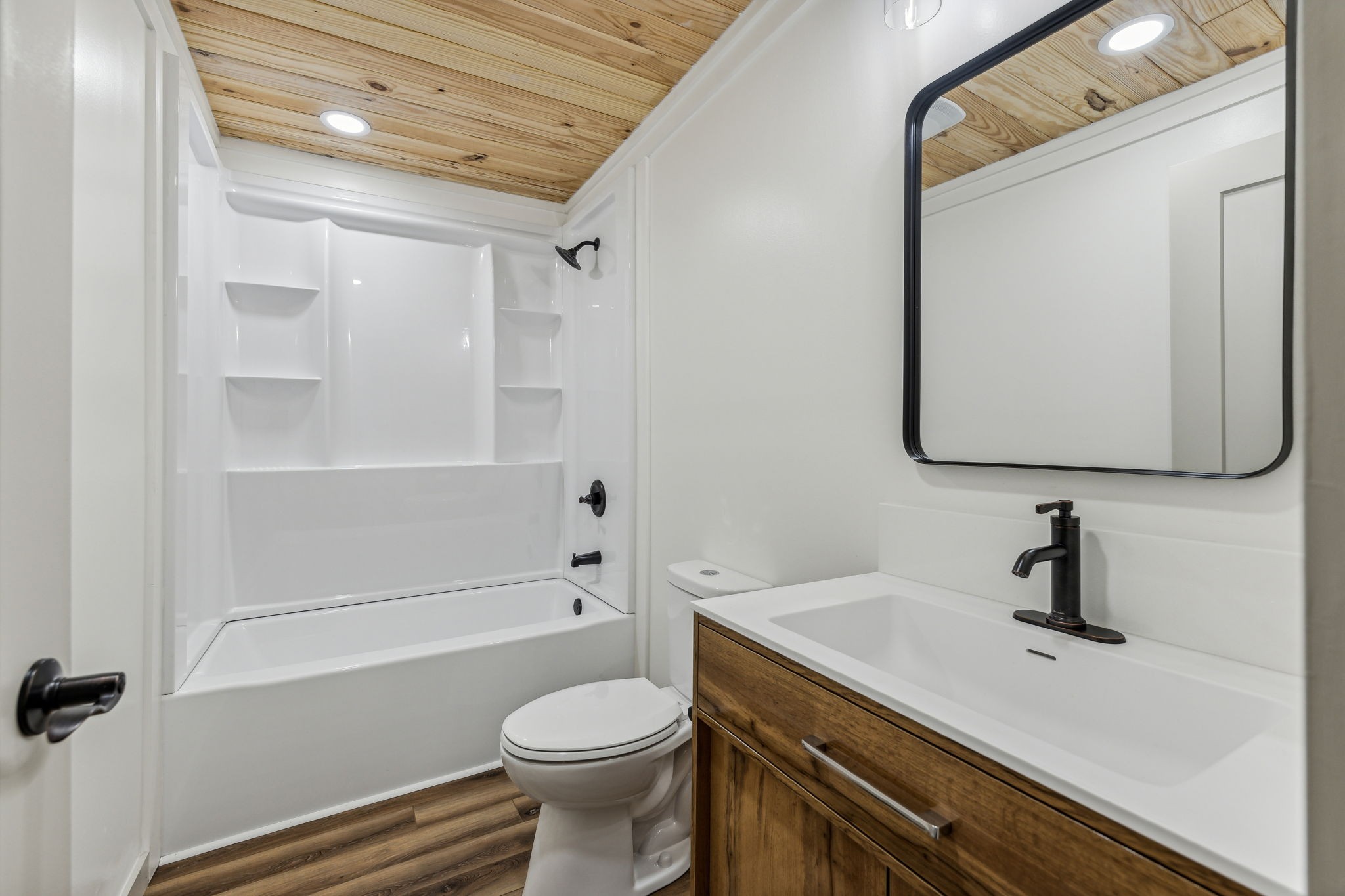 111 Riverside Drive Centerville, TN 37033 - Photo 19 of 27 All new bathroom with new fixtures and new tub/shower combo.