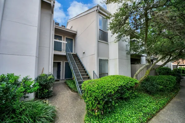 $128,500 | 7950 North Stadium Drive, Unit 220, Houston, TX 77030