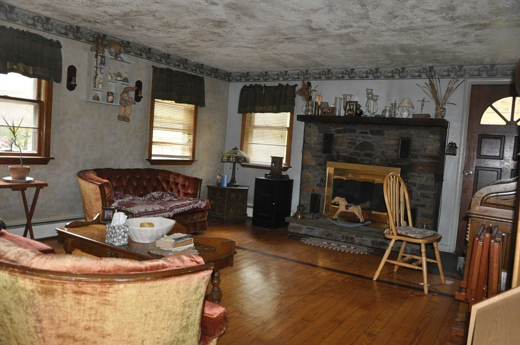 94 Richmond Road Freetown, MA 02702 - Photo 3 of 17 Gallery Image 3
